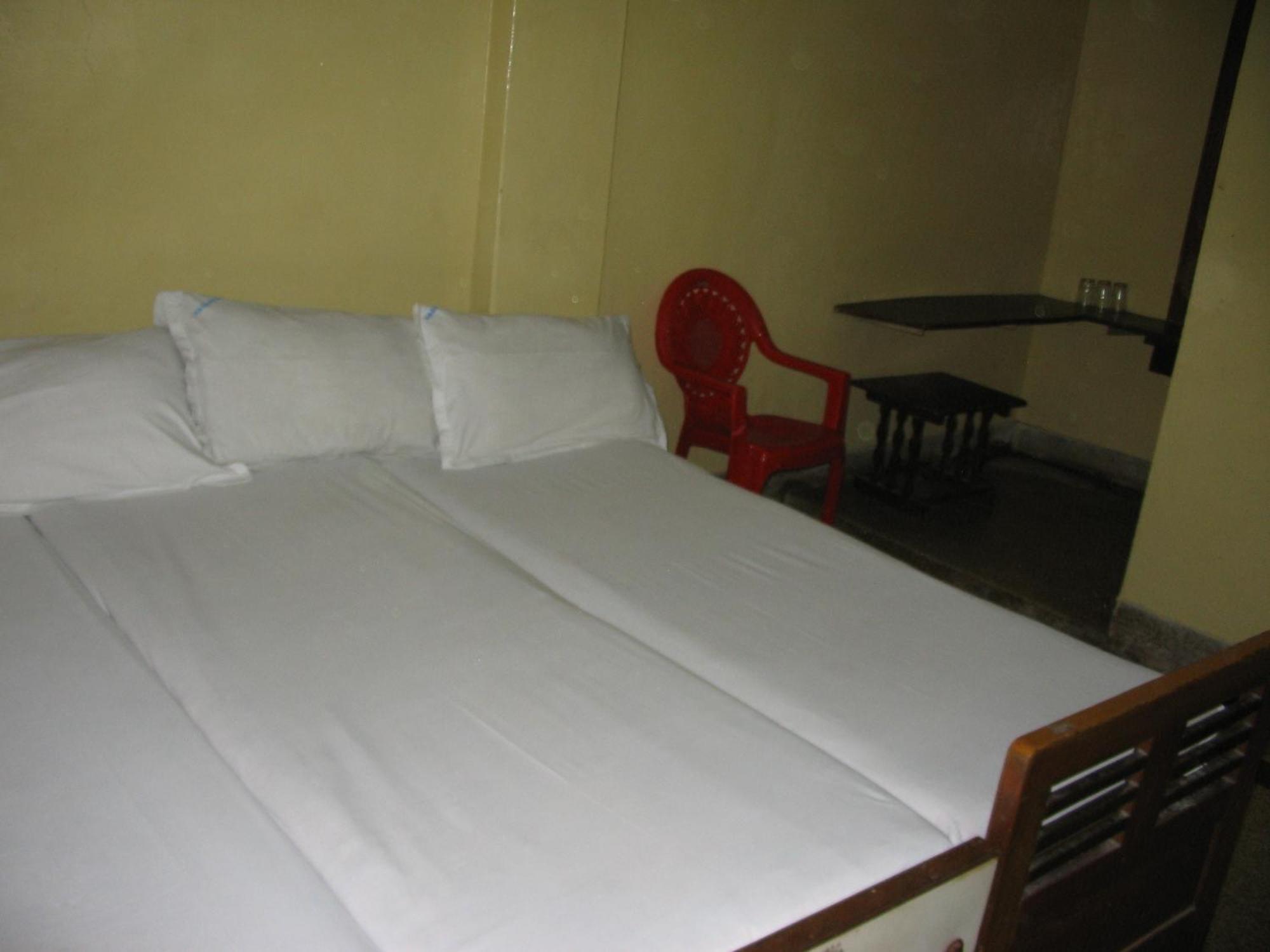 Vasantha Lodge Purasawalkam Chennai Room photo